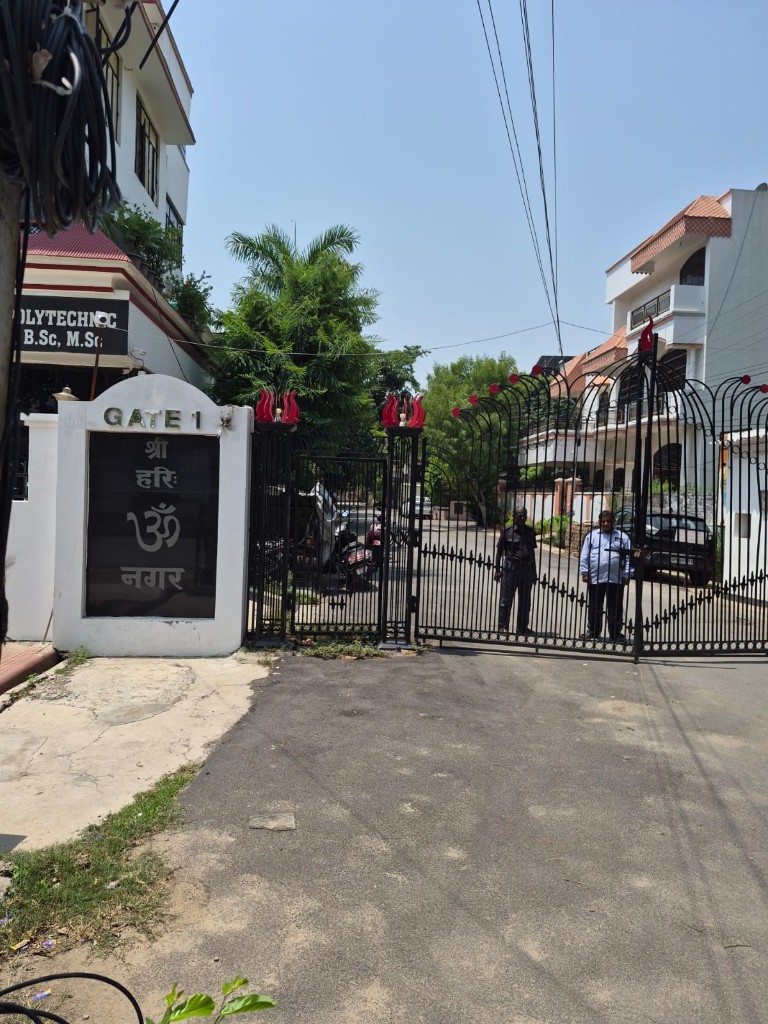 Gate 1 entrance to Hari Om Nagar colony near Kumar Hostel